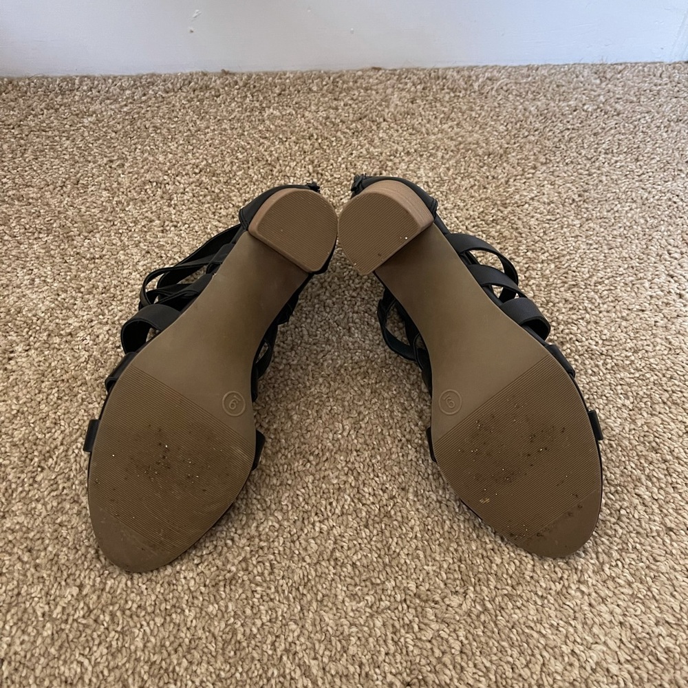 Universal Thread Strappy Sandal - image 5